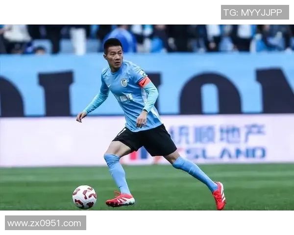 从绿茵场到教练席足球明星转行的心路历程与新挑战